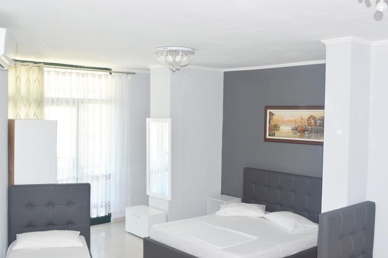 Hotel Riviera دراس المظهر الخارجي الصورة