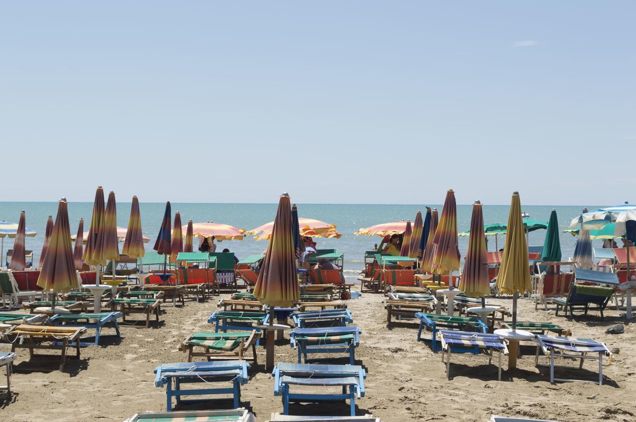 Hotel Riviera دراس المظهر الخارجي الصورة