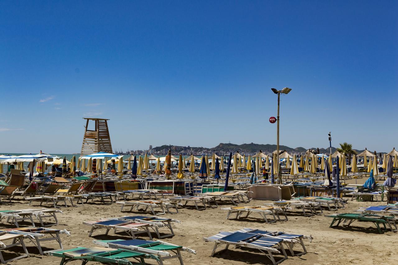 Hotel Riviera دراس المظهر الخارجي الصورة